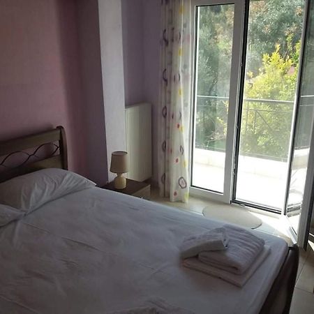 Zoe'S Apartments Nea Iraklitsa Екстериор снимка