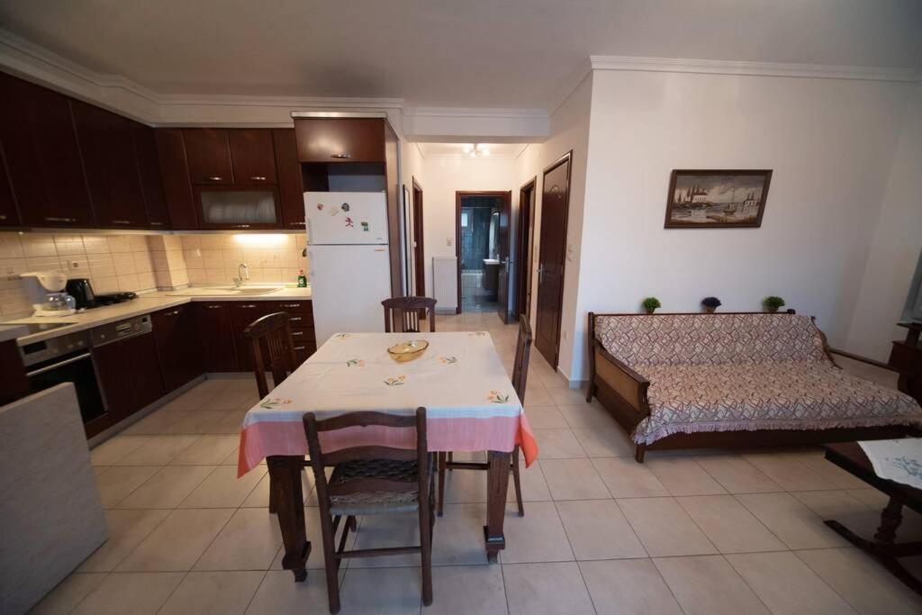 Zoe'S Apartments Nea Iraklitsa Екстериор снимка