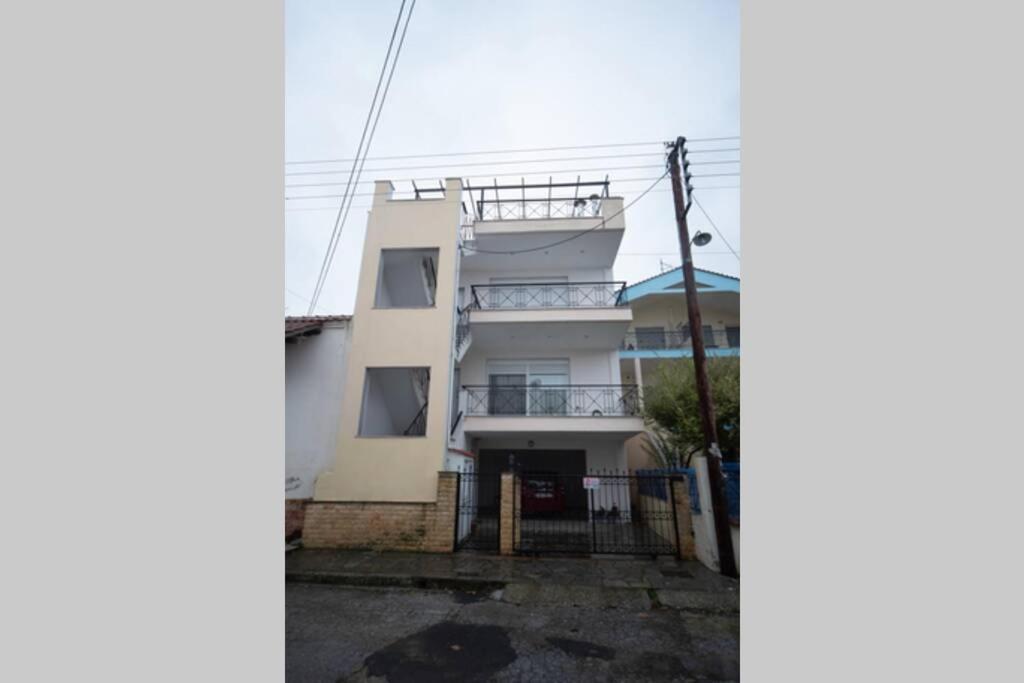 Zoe'S Apartments Nea Iraklitsa Екстериор снимка