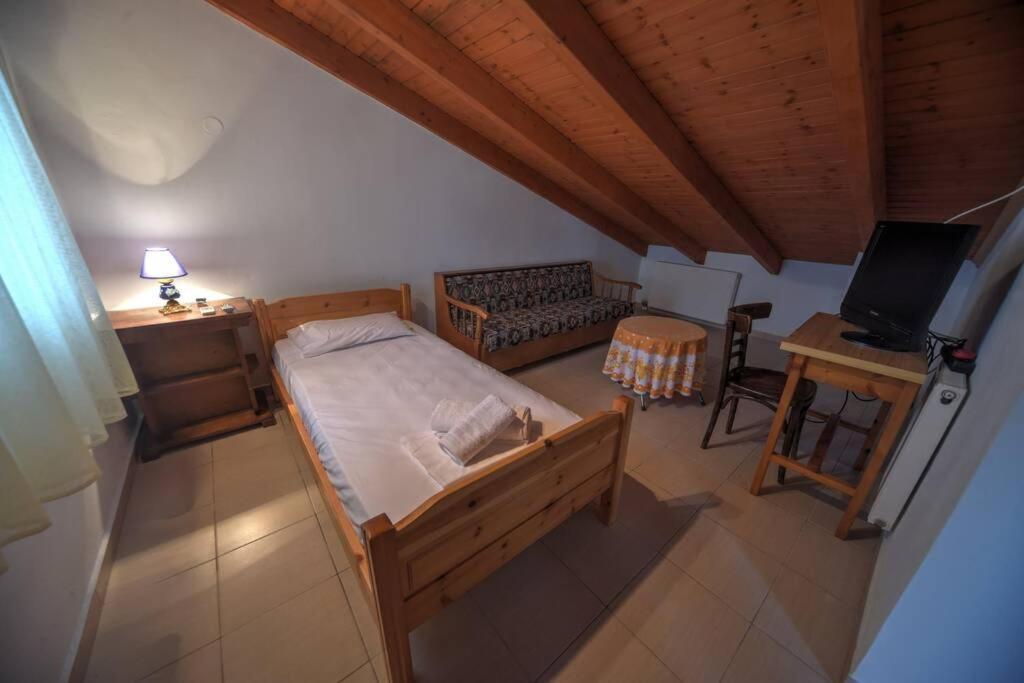 Zoe'S Apartments Nea Iraklitsa Екстериор снимка