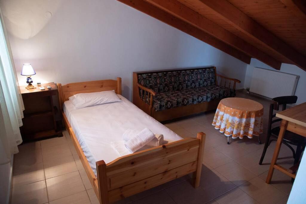 Zoe'S Apartments Nea Iraklitsa Екстериор снимка